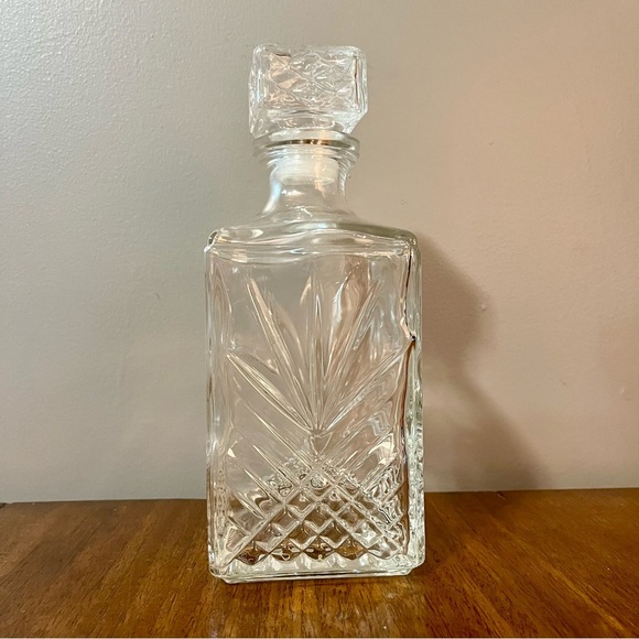 Beautiful Vintage WHISKEY/Tequi
Decanter 1960 Cut Glass With a fan design. Italy - Picture 11 of 11